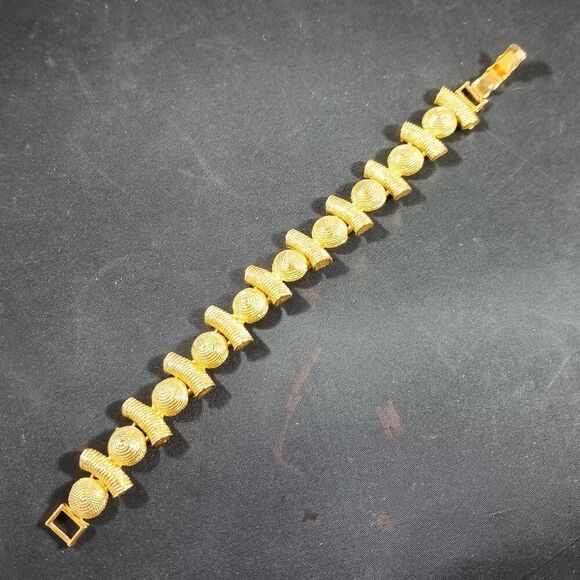 Vintage Jewelry Gold Tone Bracelet - Picture 7 of 9